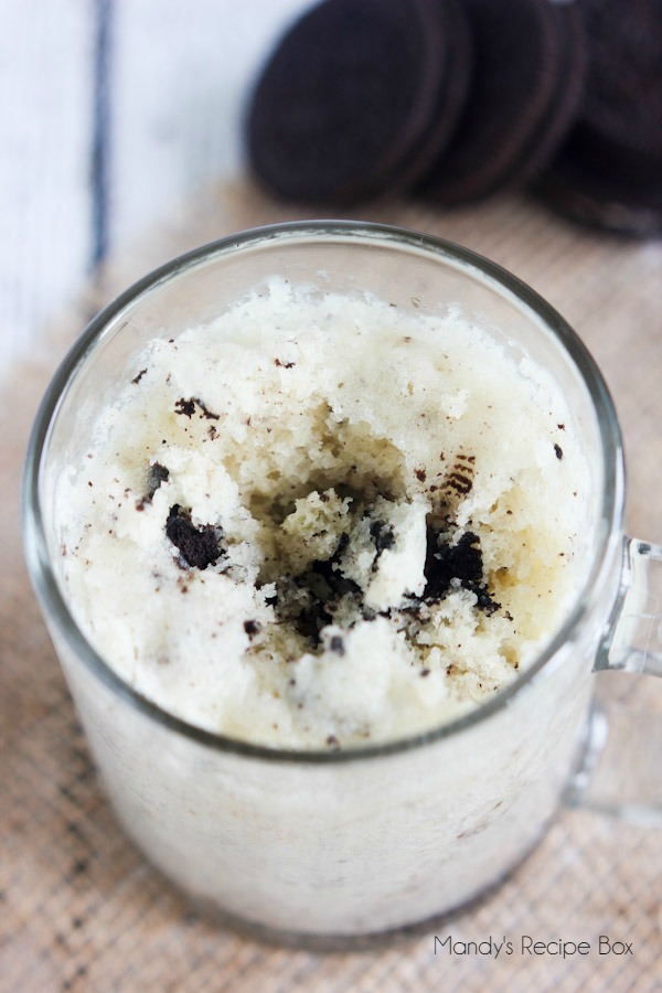 https://mandysrecipeboxblog.com/wp-content/uploads/2015/07/Cookies-and-Cream-Mug-Cake-2.jpg